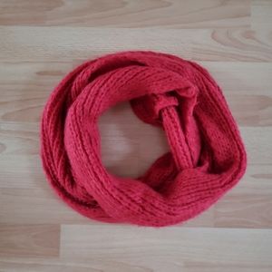 Bizou red infinity circle knit  scarf